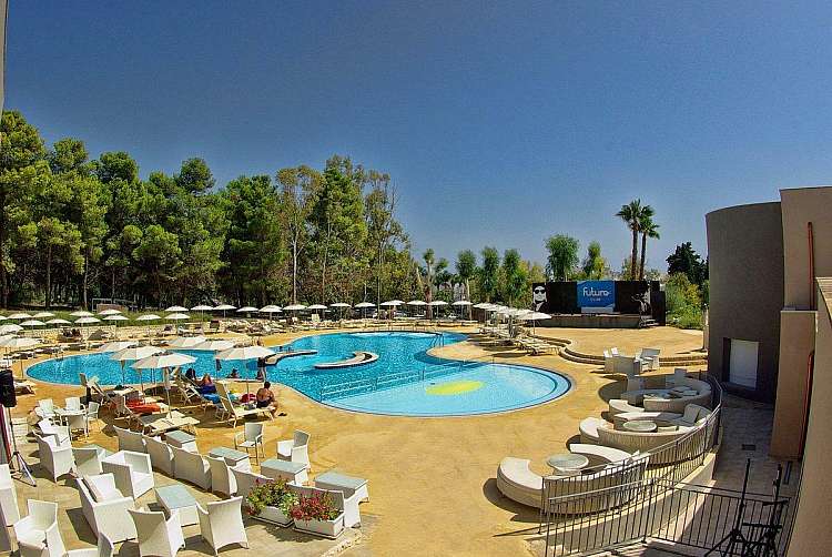 PISCINA